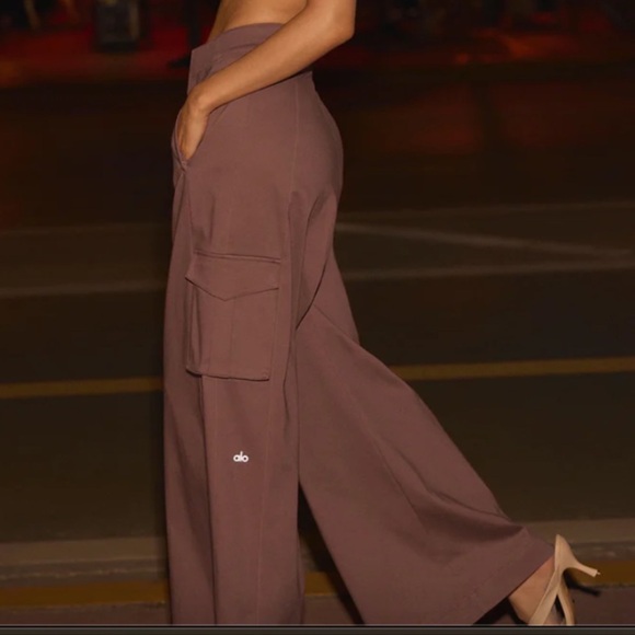 ALO Yoga Pants - ALO Yoga Show Off Cargo Wide Leg Trouser, Burgundy Truffle Small